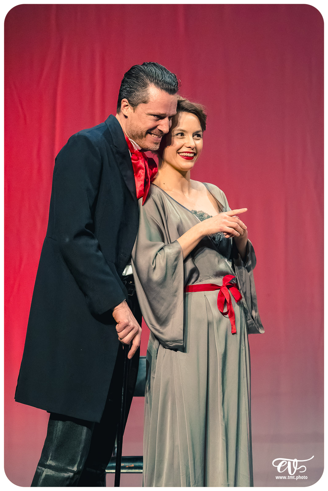 UN FIL A LA PATTE (CIE VIVA)